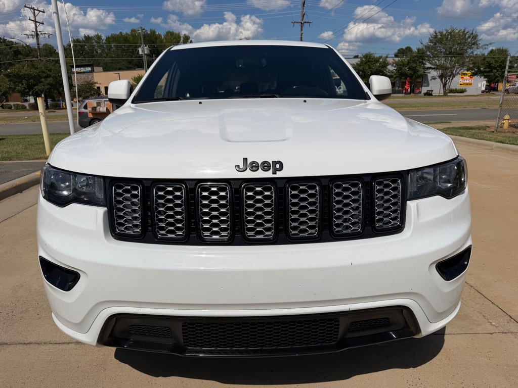 Photo 2 of this JEEP GRAND CHEROKEE