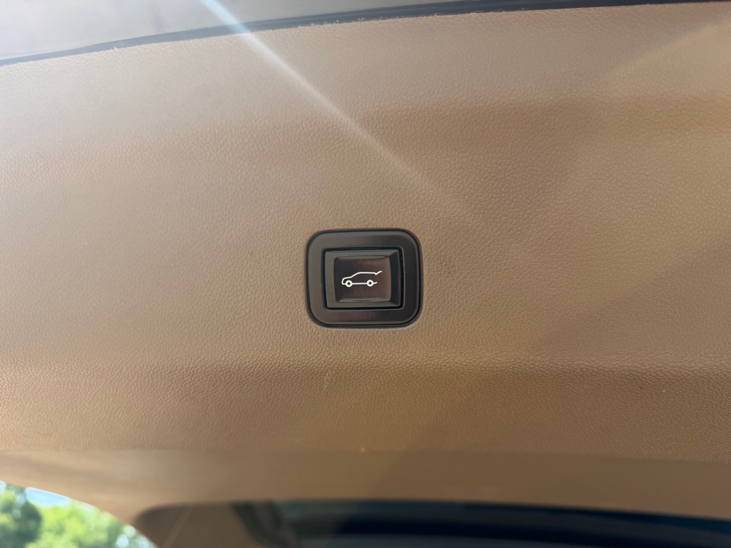 Photo 10 of this GMC YUKON