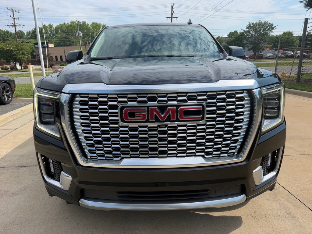 Photo 2 of this GMC YUKON