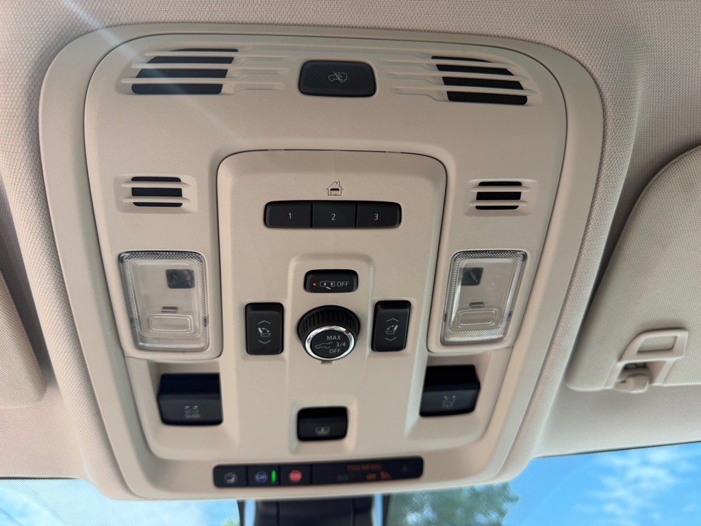 Photo 30 of this GMC YUKON