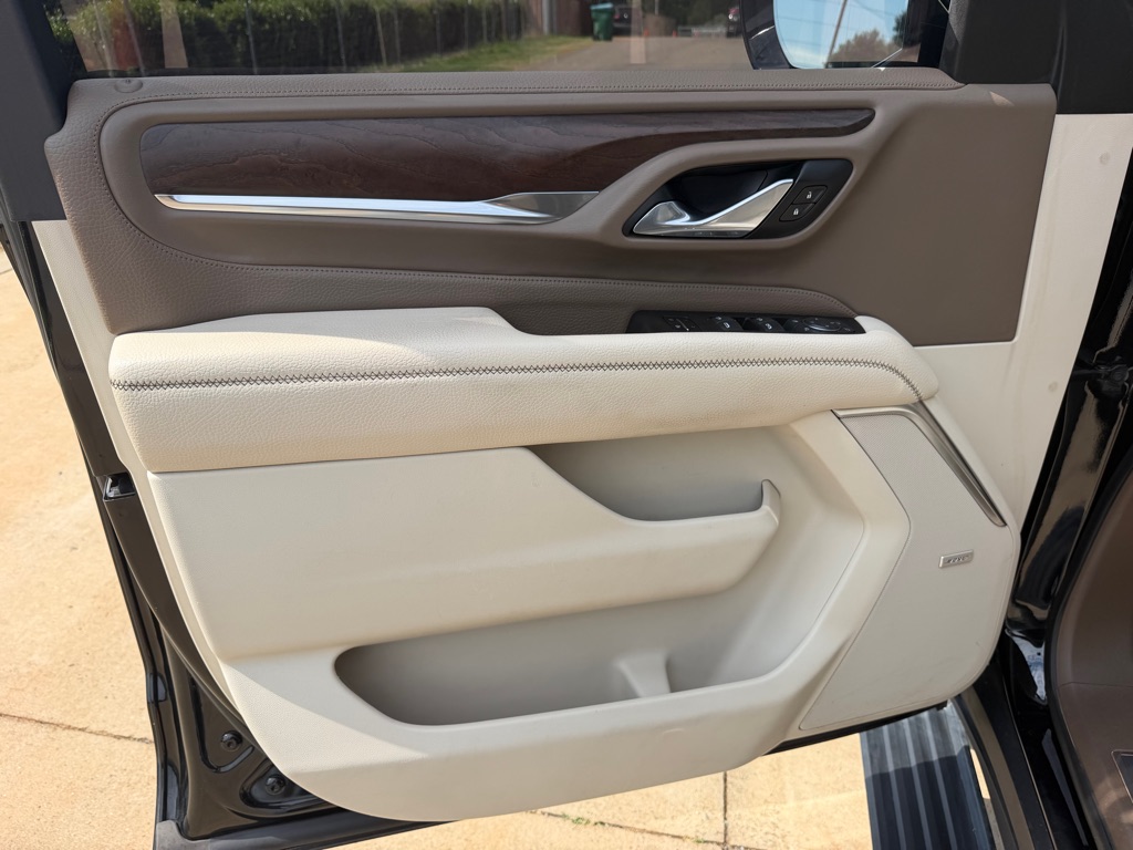 Photo 17 of this GMC YUKON