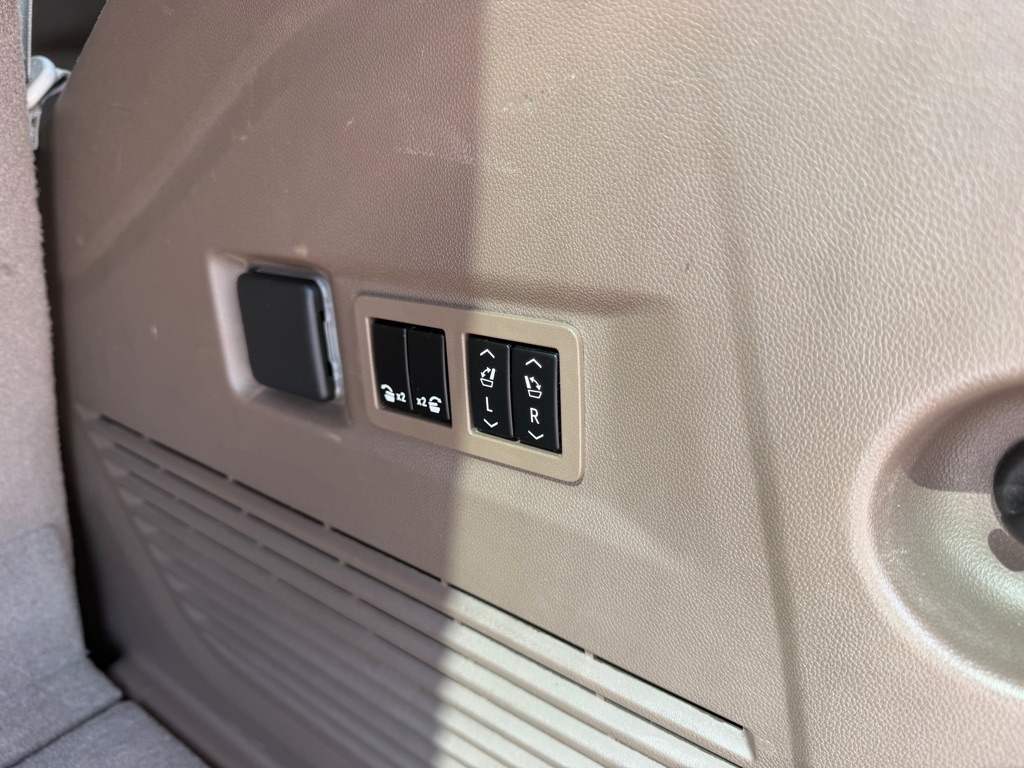 Photo 9 of this GMC YUKON