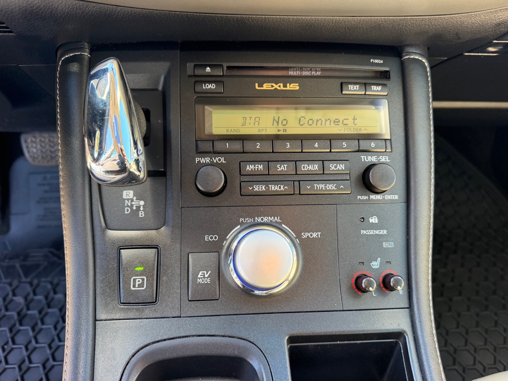 Photo 18 of this LEXUS CT
