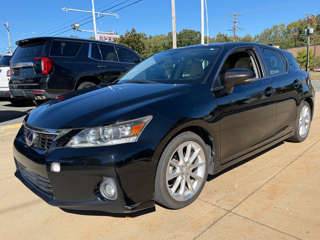 Photo 3 of this LEXUS CT