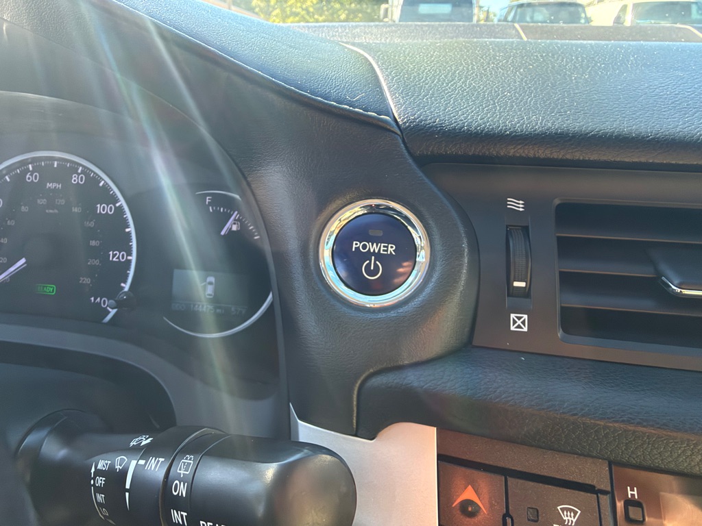 Photo 16 of this LEXUS CT