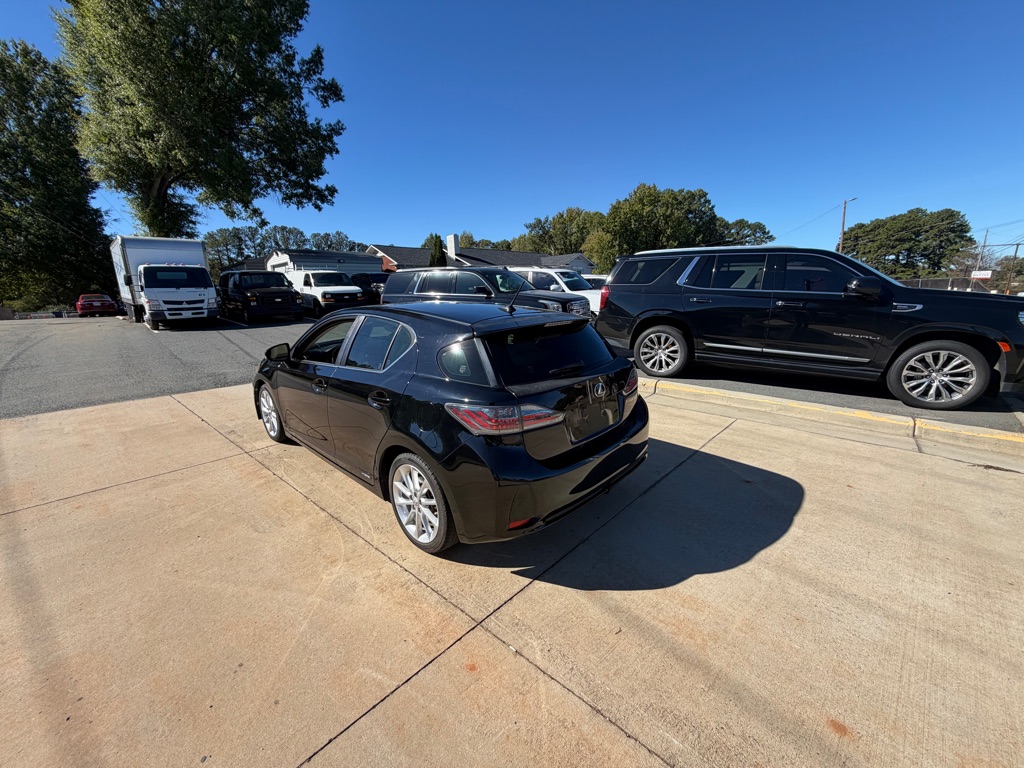 Photo 26 of this LEXUS CT