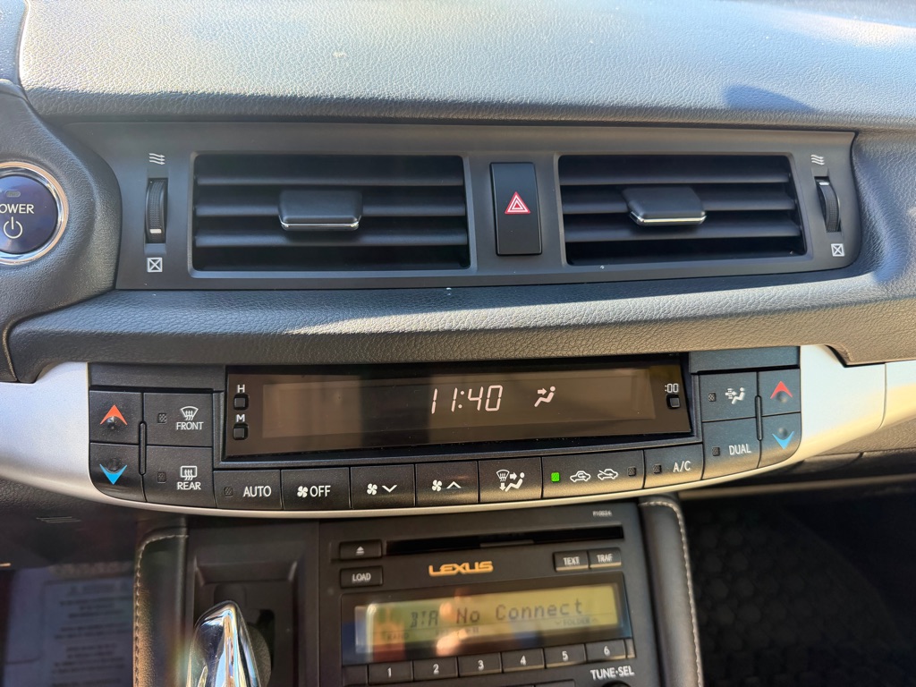 Photo 17 of this LEXUS CT