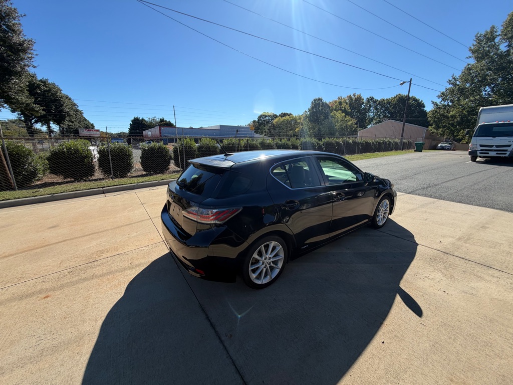 Photo 25 of this LEXUS CT