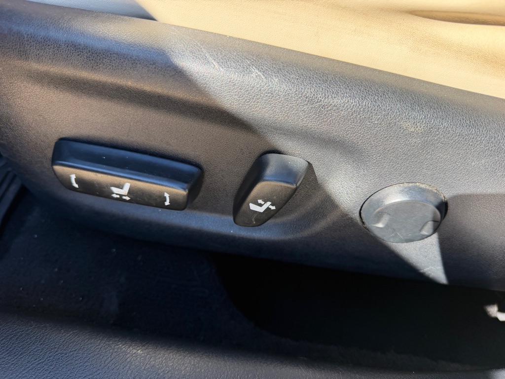 Photo 13 of this LEXUS CT