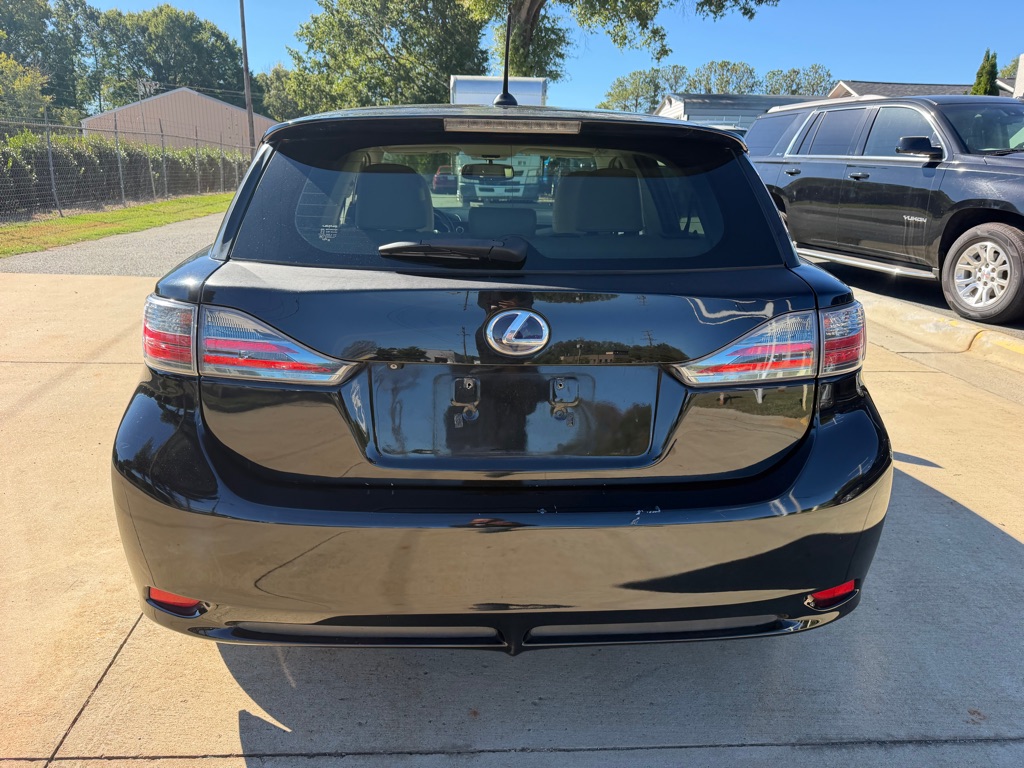Photo 5 of this LEXUS CT