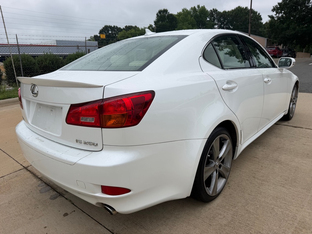 Photo 6 of this LEXUS IS