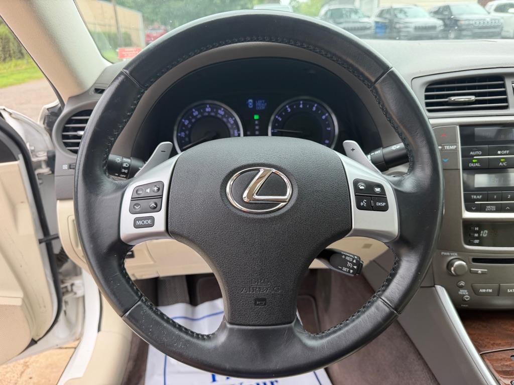 Photo 16 of this LEXUS IS