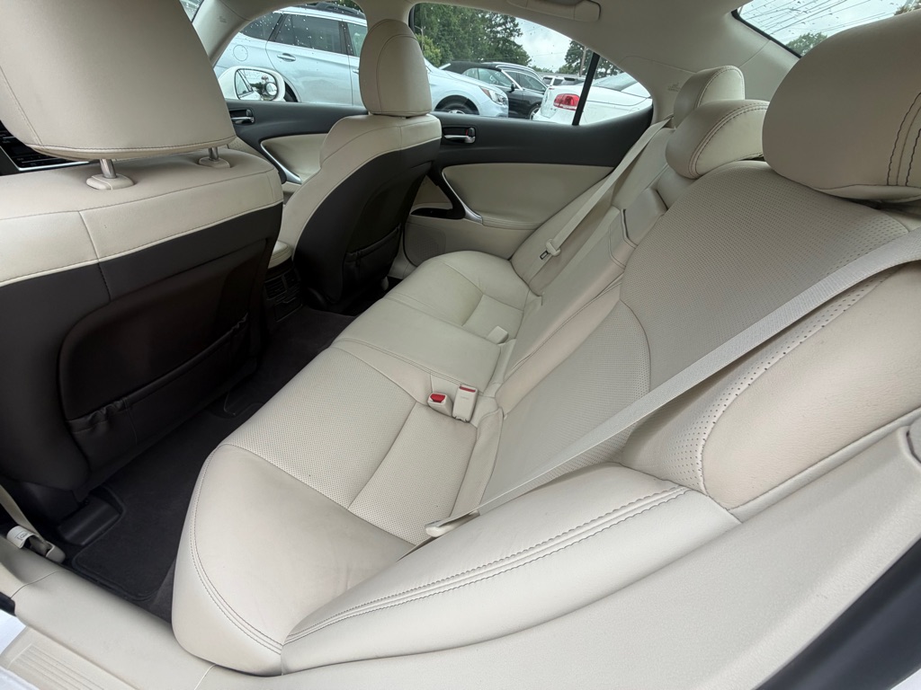 Photo 9 of this LEXUS IS