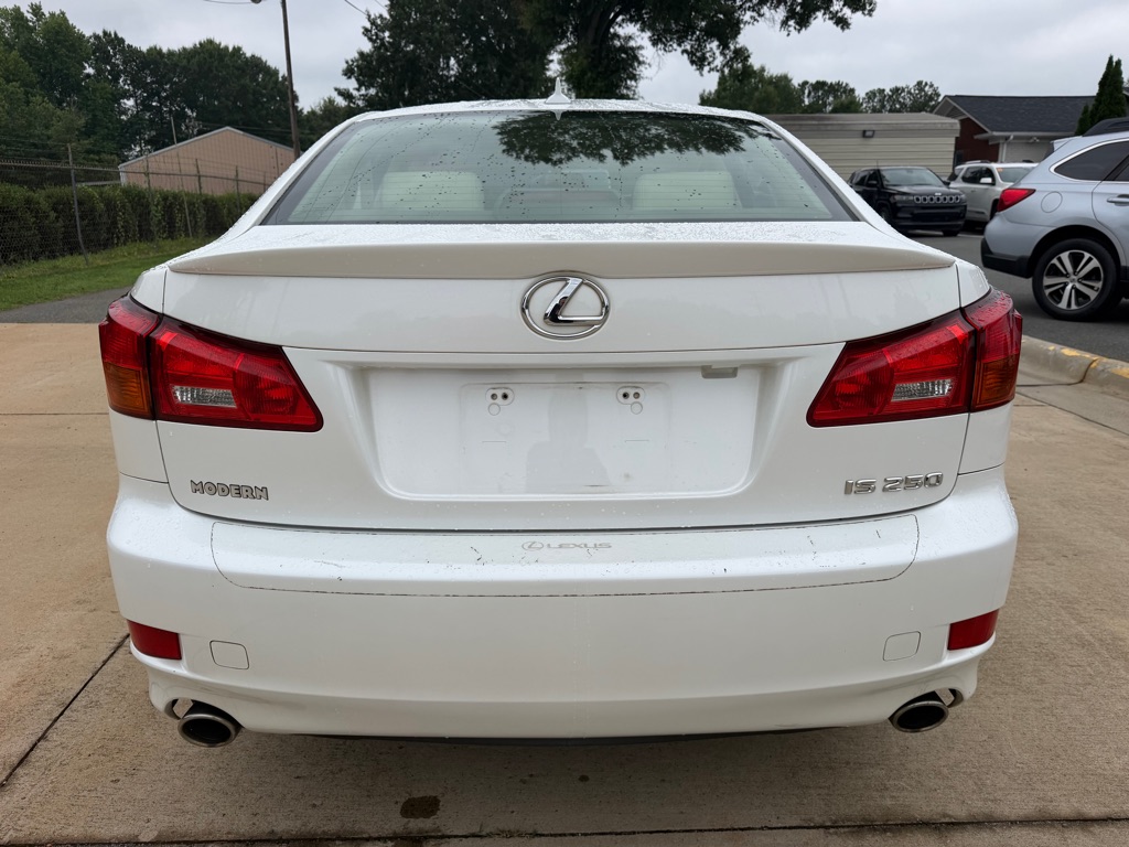 Photo 5 of this LEXUS IS