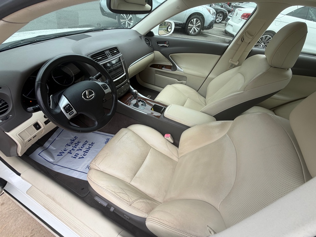 Photo 12 of this LEXUS IS
