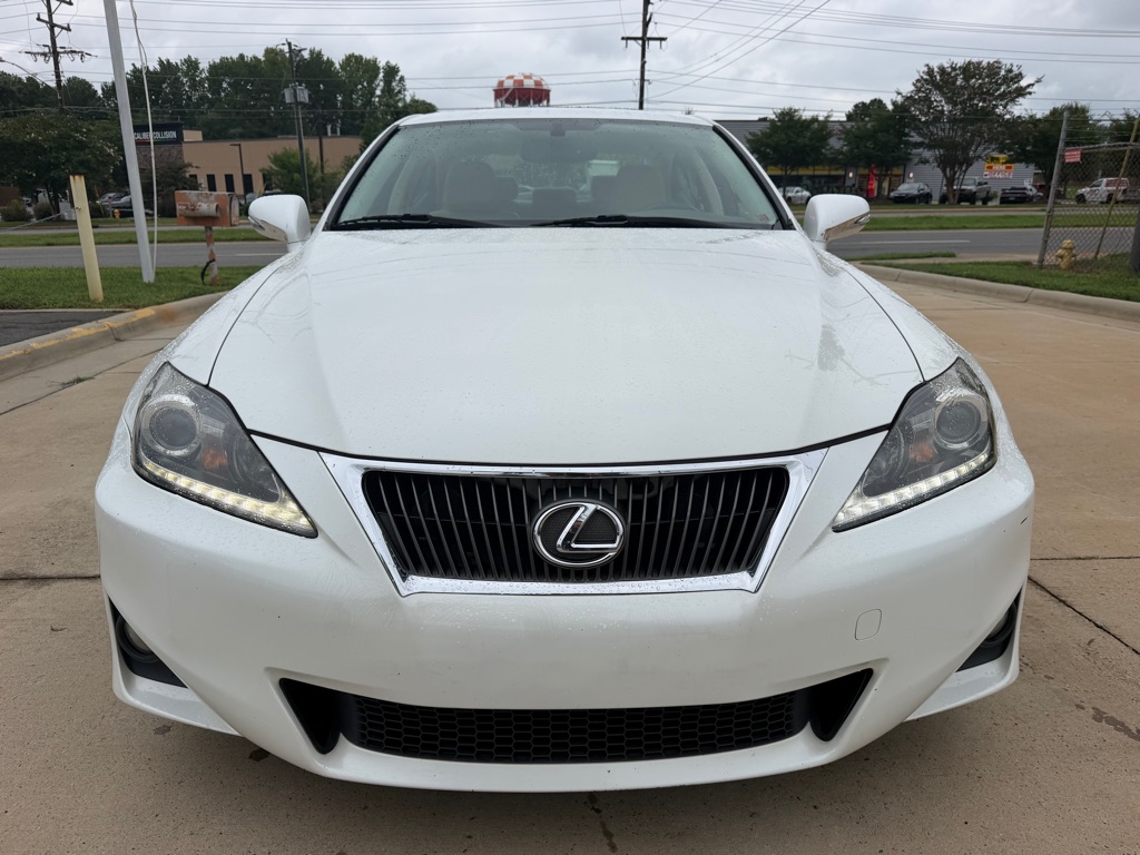 Photo 2 of this LEXUS IS