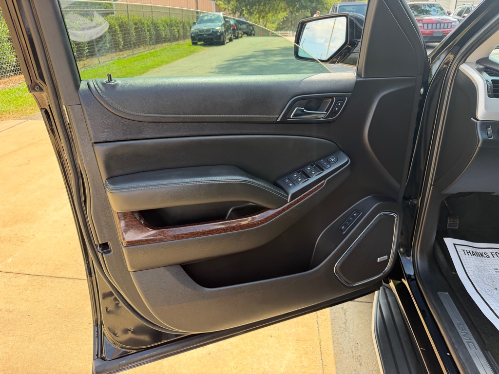 Photo 13 of this GMC YUKON