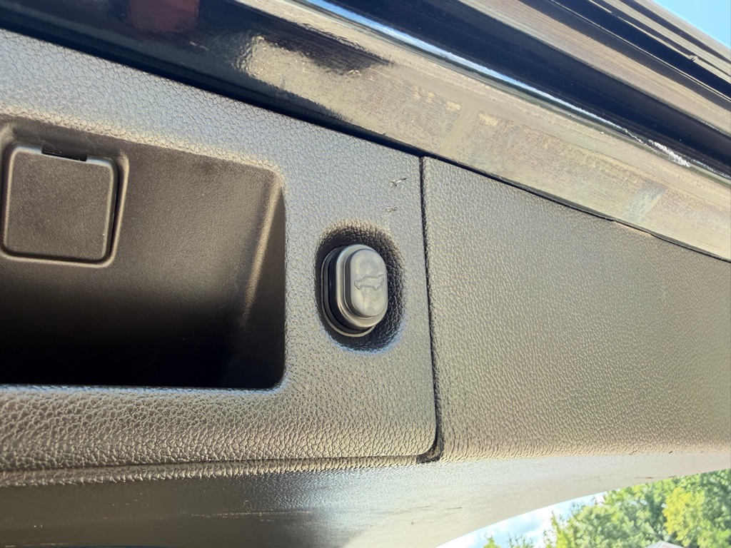 Photo 10 of this GMC YUKON