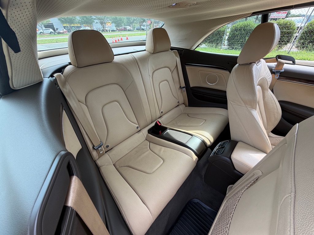 Photo 21 of this AUDI A5