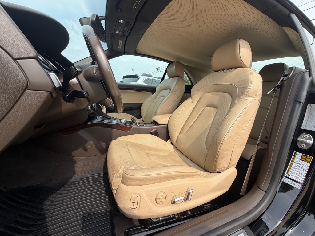 Photo 10 of this AUDI A5