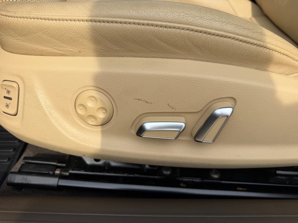 Photo 11 of this AUDI A5