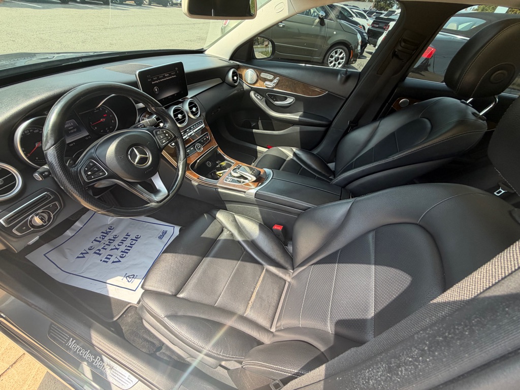 Photo 11 of this MERCEDES-BENZ C-CLASS