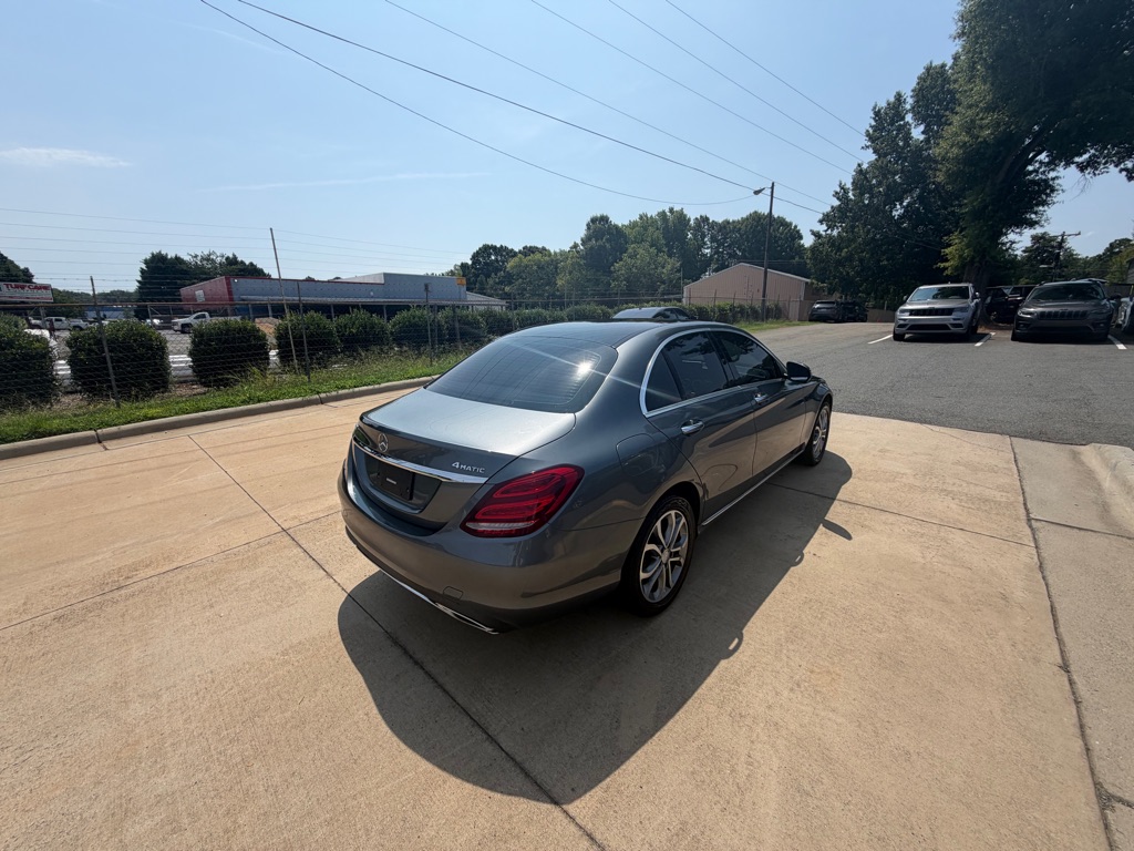 Photo 26 of this MERCEDES-BENZ C-CLASS