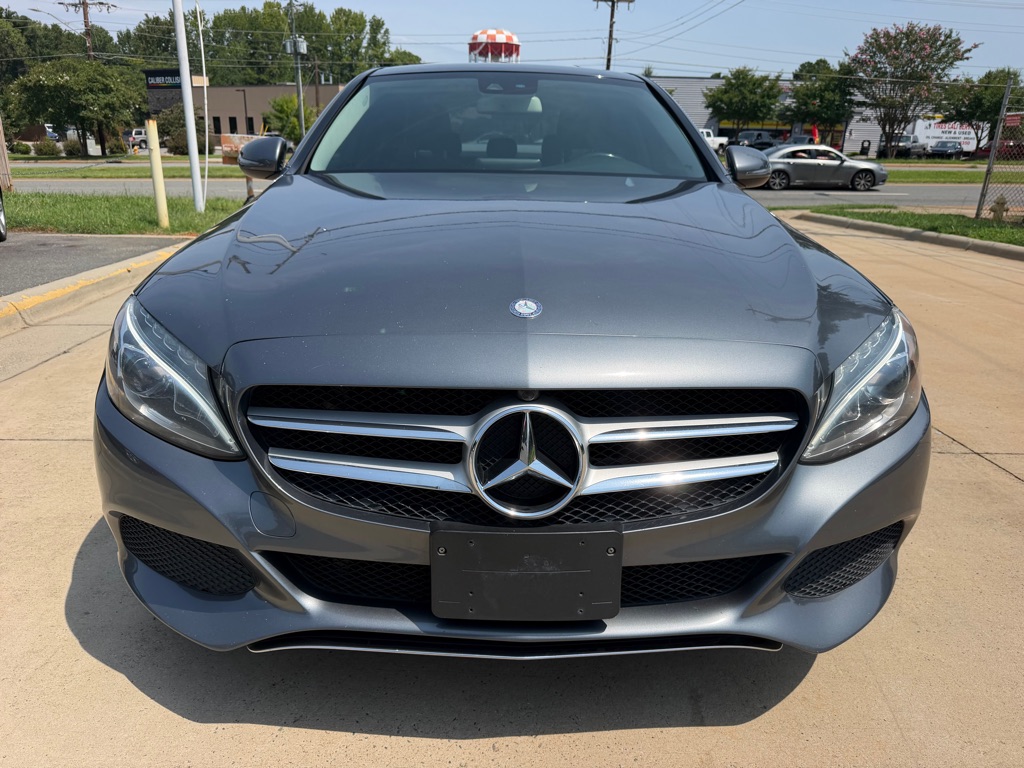 Photo 2 of this MERCEDES-BENZ C-CLASS