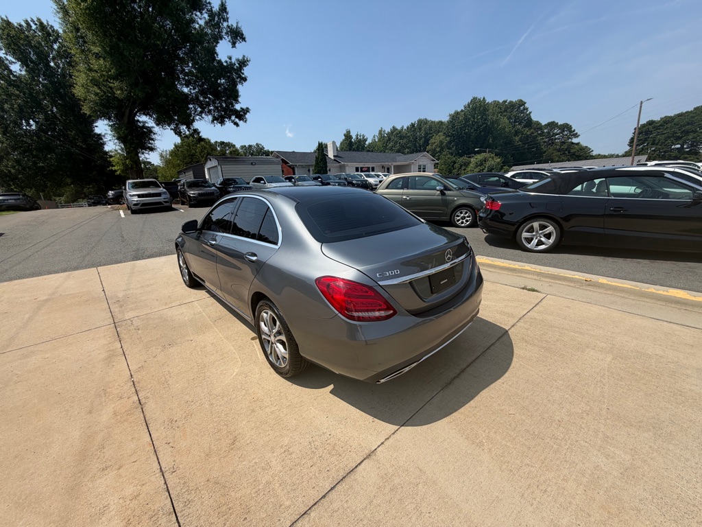 Photo 27 of this MERCEDES-BENZ C-CLASS