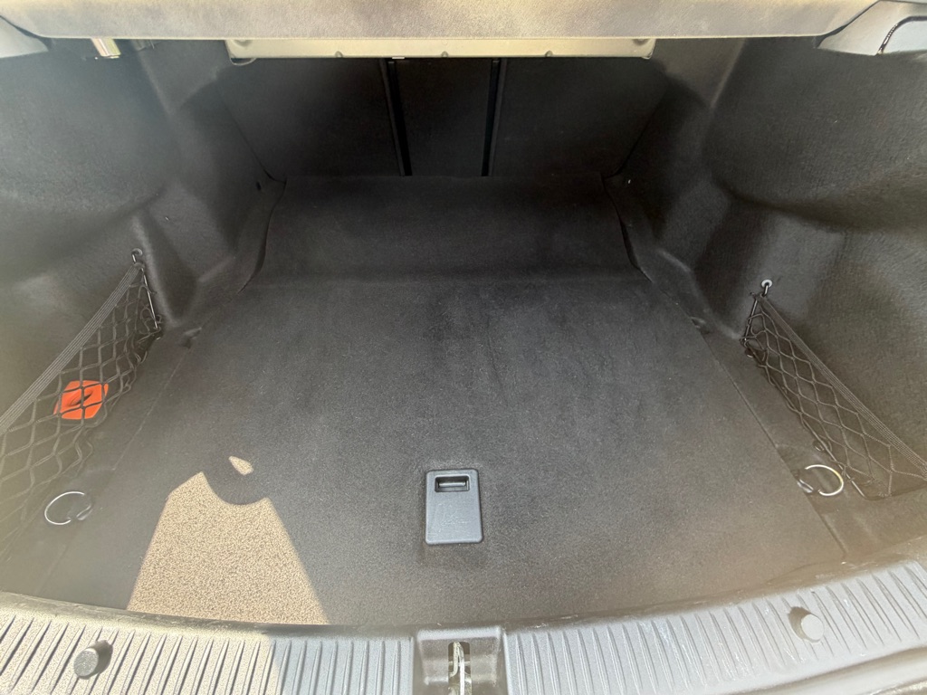 Photo 9 of this MERCEDES-BENZ C-CLASS