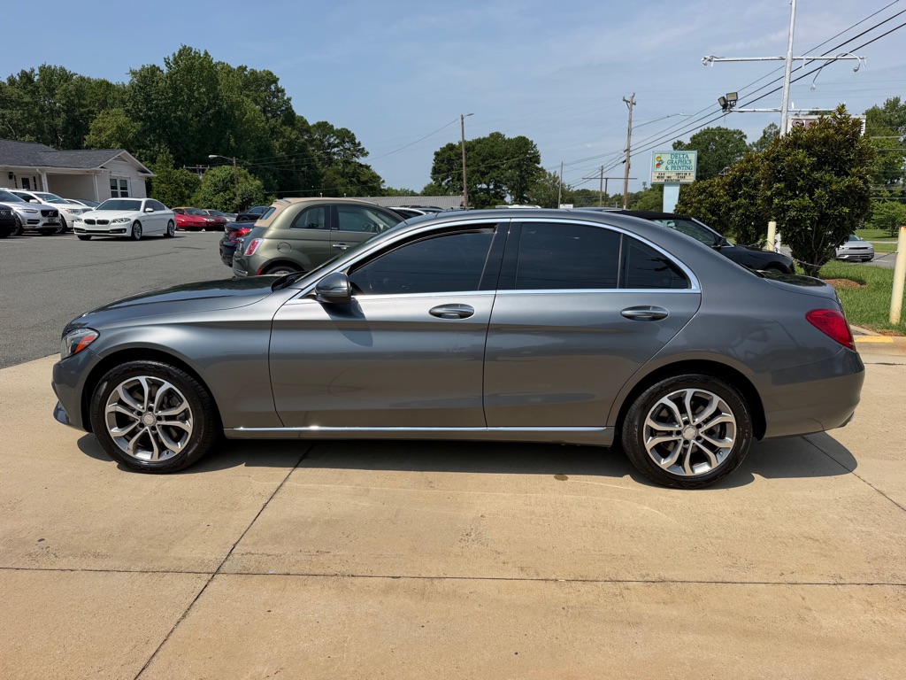 Photo 28 of this MERCEDES-BENZ C-CLASS