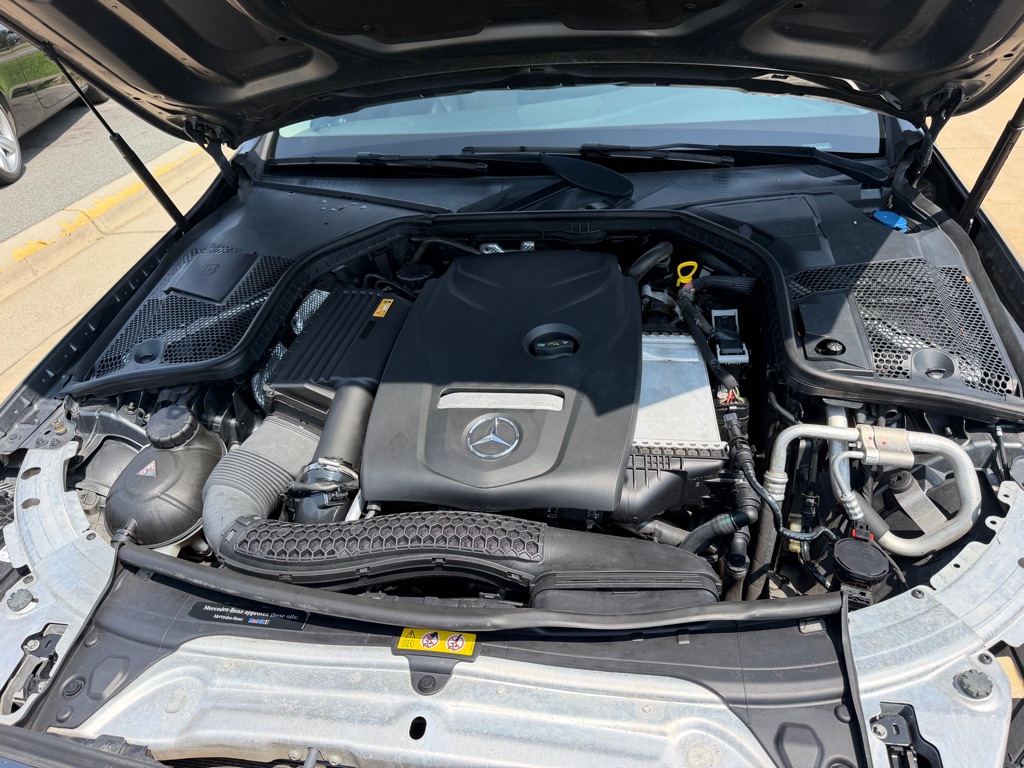 Photo 22 of this MERCEDES-BENZ C-CLASS