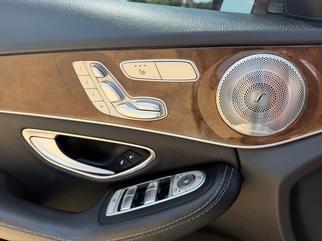 Photo 14 of this MERCEDES-BENZ C-CLASS