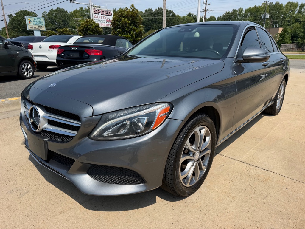 Photo 3 of this MERCEDES-BENZ C-CLASS