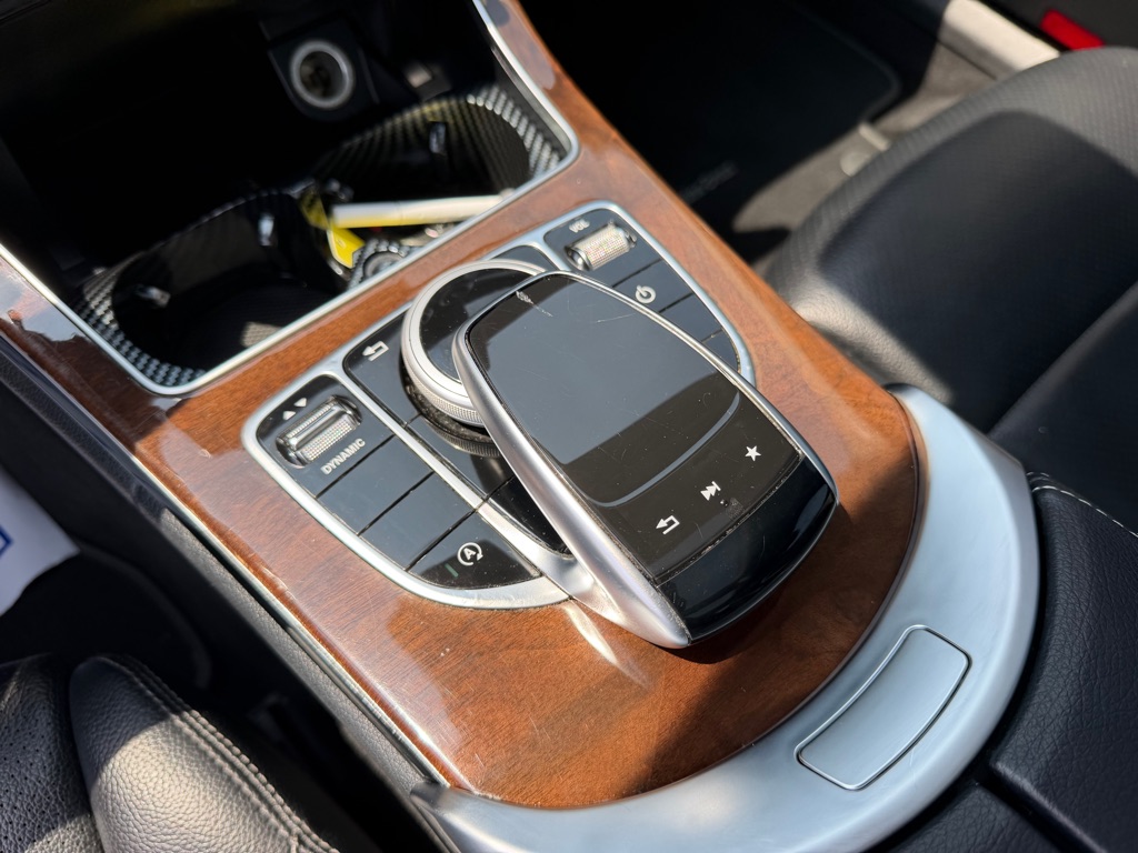 Photo 20 of this MERCEDES-BENZ C-CLASS