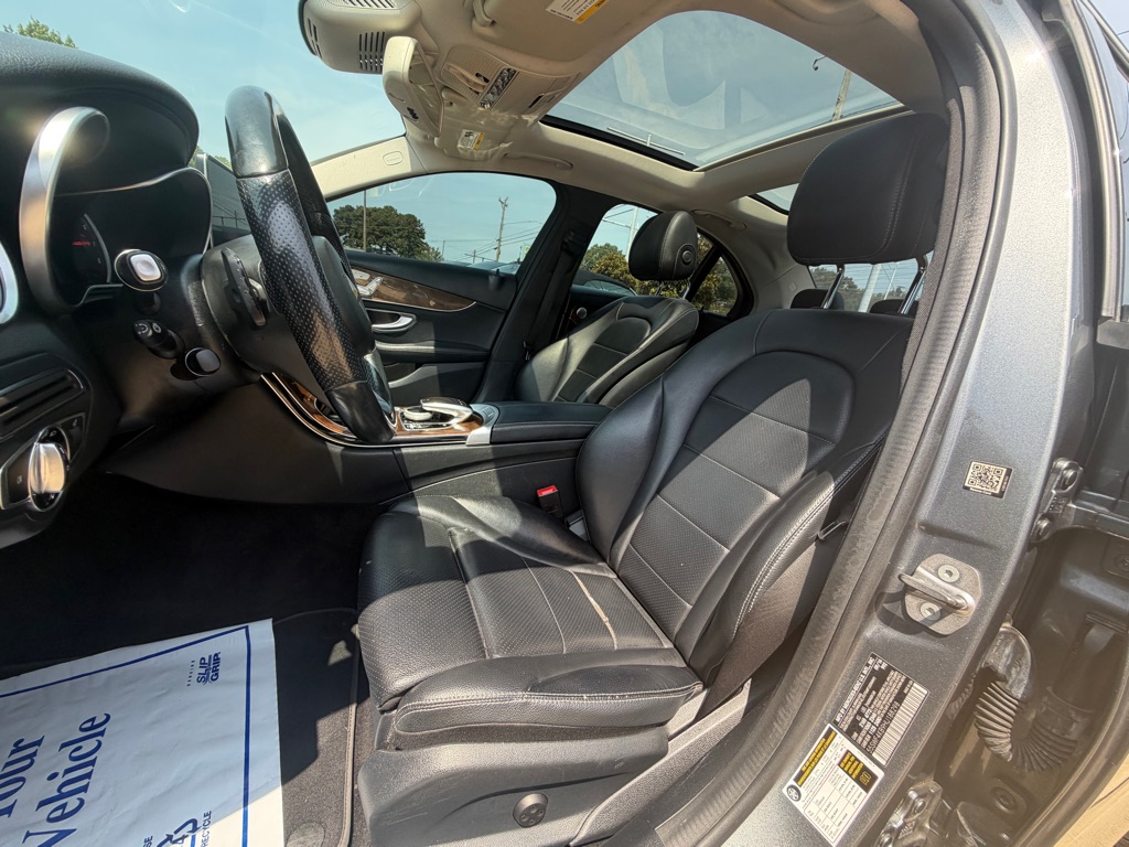 Photo 12 of this MERCEDES-BENZ C-CLASS
