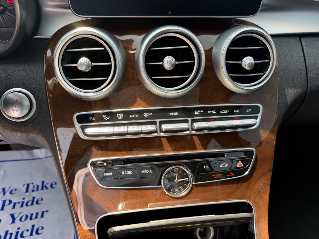 Photo 19 of this MERCEDES-BENZ C-CLASS