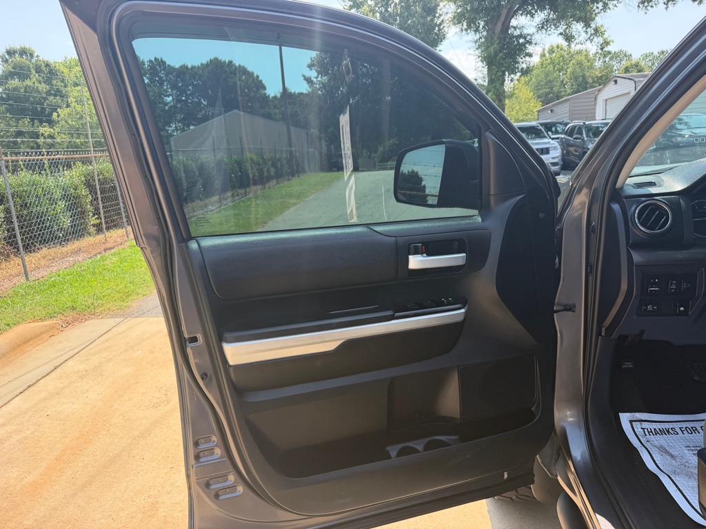 Photo 12 of this TOYOTA TUNDRA