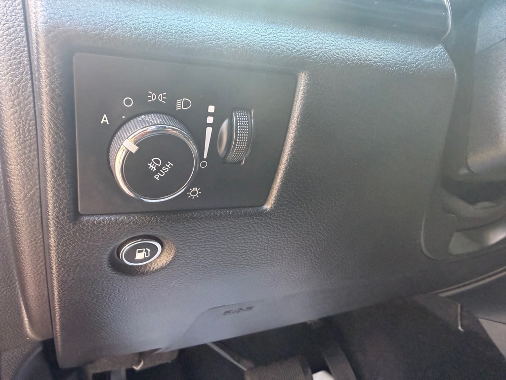 Photo 16 of this JEEP GRAND CHEROKEE
