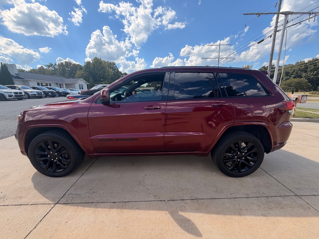 Photo 28 of this JEEP GRAND CHEROKEE