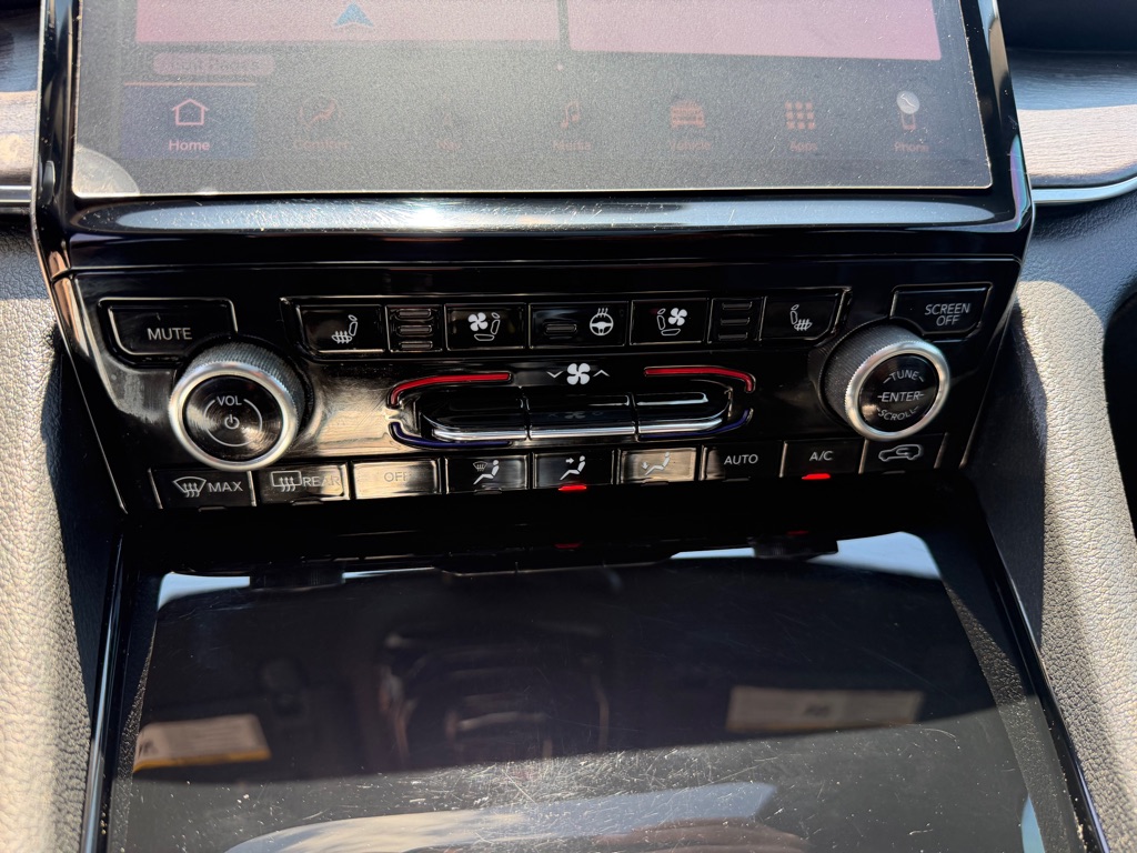 Photo 27 of this JEEP GRAND CHEROKEE
