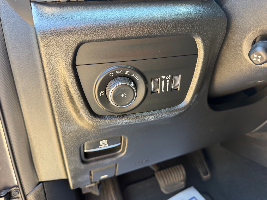 Photo 20 of this JEEP GRAND CHEROKEE