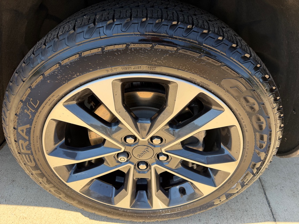 Photo 4 of this JEEP GRAND CHEROKEE