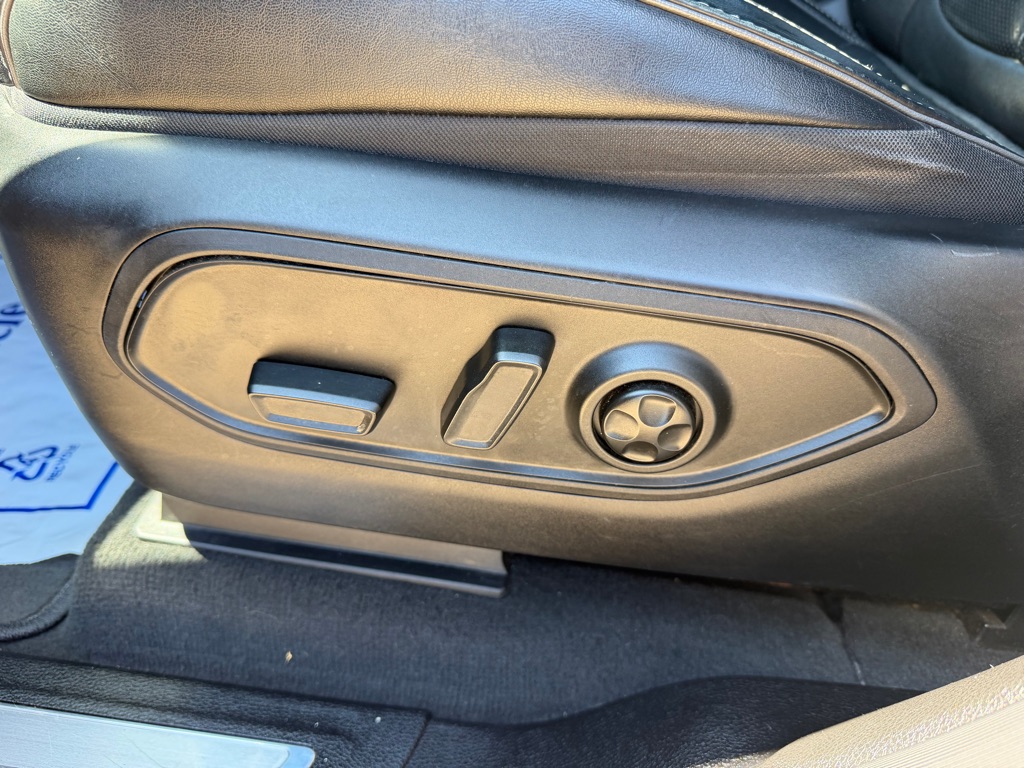 Photo 19 of this JEEP GRAND CHEROKEE