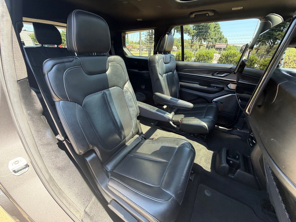 Photo 34 of this JEEP GRAND CHEROKEE
