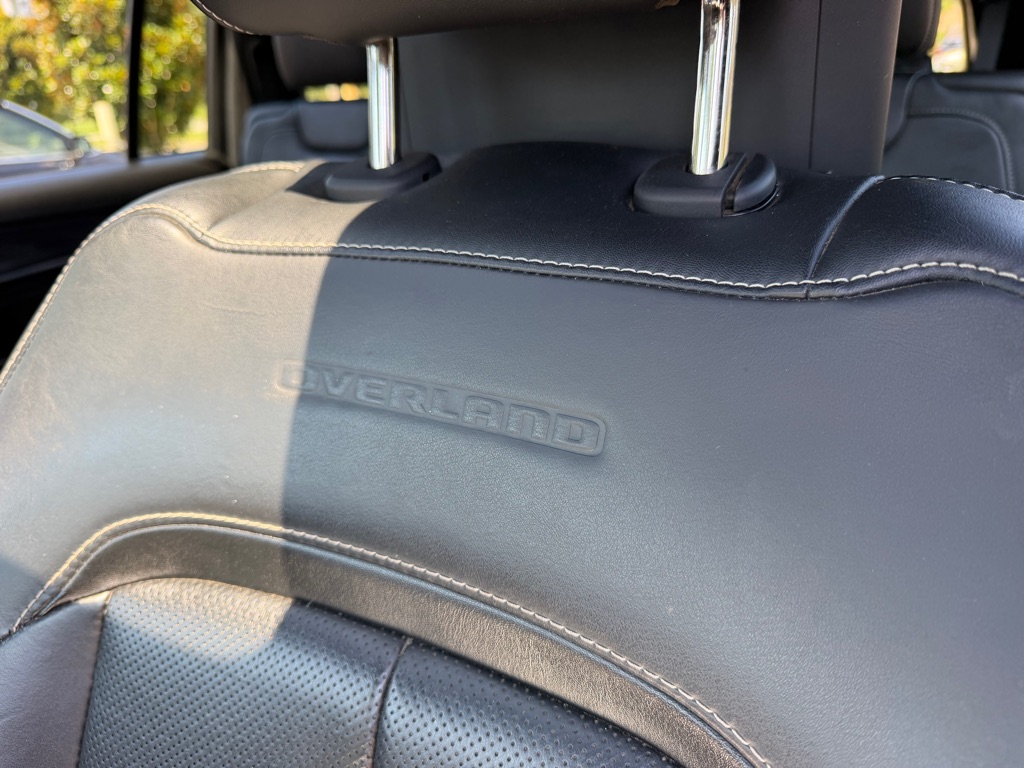 Photo 21 of this JEEP GRAND CHEROKEE