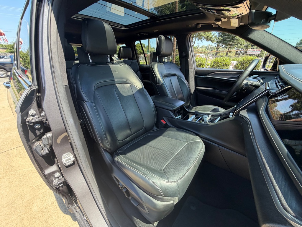 Photo 33 of this JEEP GRAND CHEROKEE
