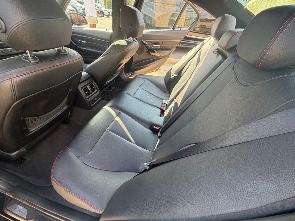 Photo 12 of this BMW 335