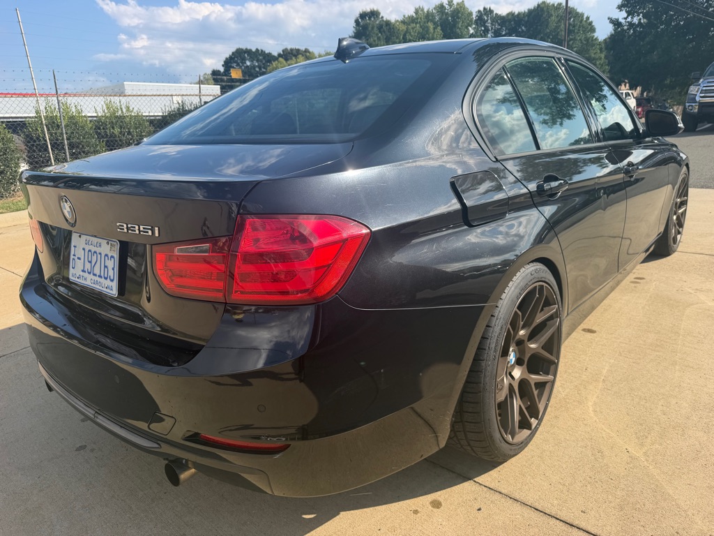 Photo 7 of this BMW 335