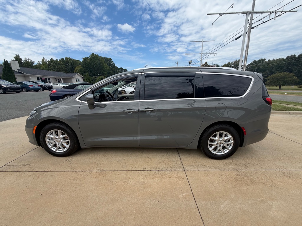 Photo 30 of this CHRYSLER PACIFICA